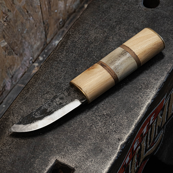 Puukko bouleau et bois de cerf en soie traversante