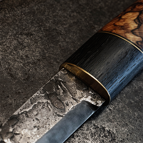 Puukko bois morta et hêtre échauffé en soie cachée