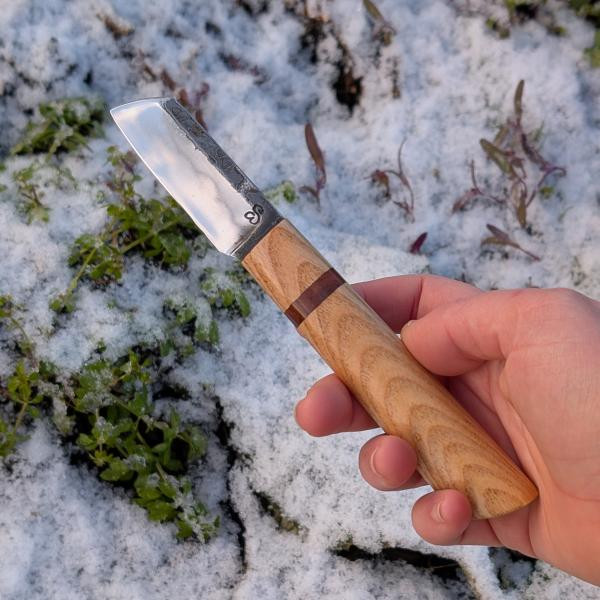 Naalien 113, le puukko en frêne