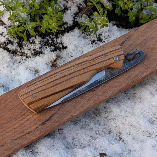 Nagha 399, pliant en zébrano