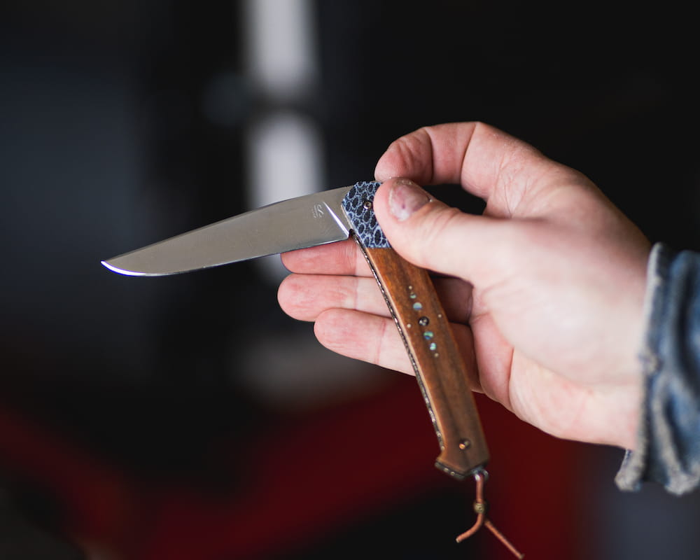 Qué no hacer con un cuchillo artesanal